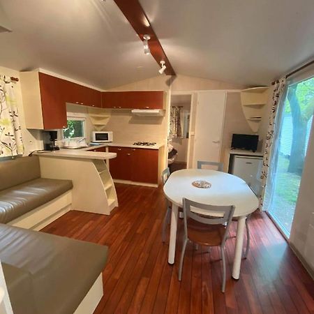 Camping De Baignes Hotel Ngoại thất bức ảnh