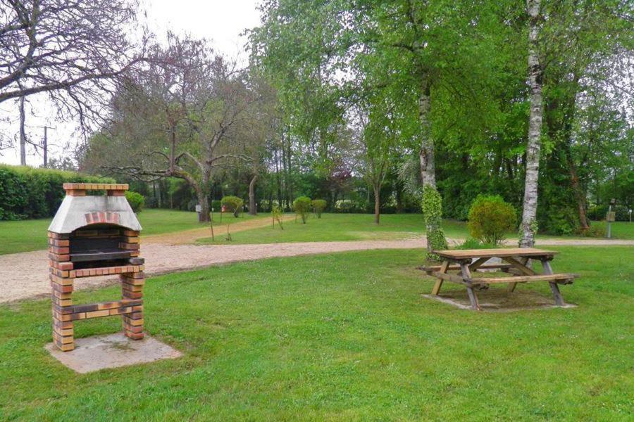 Camping De Baignes Hotel Ngoại thất bức ảnh